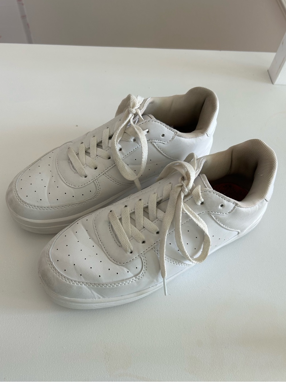 Classic Women’s White Low-Top Sneakers